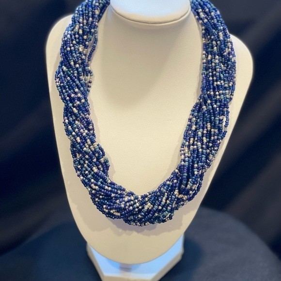 Blue beaded Necklace - Picture 3 of 4